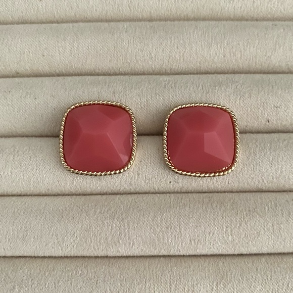Vintage Gold and Salmon Pink Earrings - Picture 5 of 10
